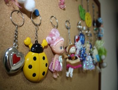 EKREM ÇALıK - Zihinsel Engelli Çocuklar Hediyelik Eşya Üreterek Sosyal Hayata Katılıyor