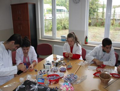 EKREM ÇALıK - Zihinsel Engelliler Hediyelik Eşya Yapacak