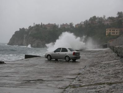 Zonguldak`ta Dev Dalgalar