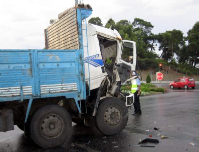 ÇOLAKLı - Antalya`da Kazalar Mobese`de