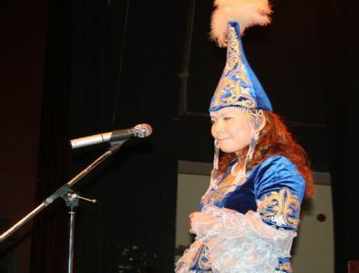 Doğu Kazakistan`lı Sanatçılardan Muhteşem Gösteri