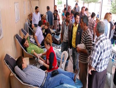 HAKAN YILMAZ - Köhnü Üzümü Yediler, Kan Bağışında Rekor Kırdılar