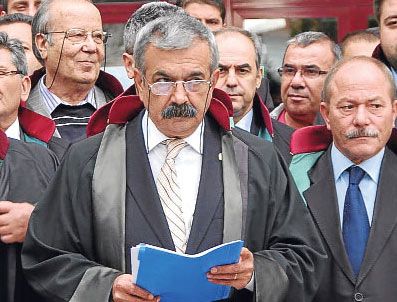 Sulh hâkimi, avukatı yumrukladı iddiası