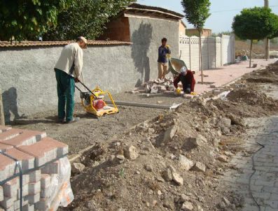KABRISTAN - Alaca Belediyesi 18 Bin 302 Metrekare Kaldırım, Kilit Taşı ve Tretuar Yaptı