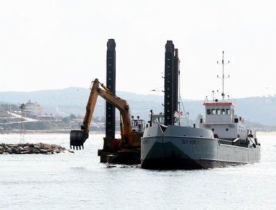 FIKRET AKOVA - Burhaniye’de Yat Limanı Derinleştirilecek