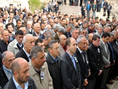 ORHAN DEMIROK - Chp İl Kadın Kolları Başkanı Toprağa Verildi