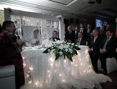 Davutoğlu`ndan Konuk Bakana Düğün Sürprizi