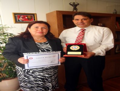 TEPECIK EĞITIM VE ARAŞTıRMA HASTANESI - Konak Belediyesi Sağlık Alanında Yürüttüğü Çalışmalarla İki Ödül Aldı