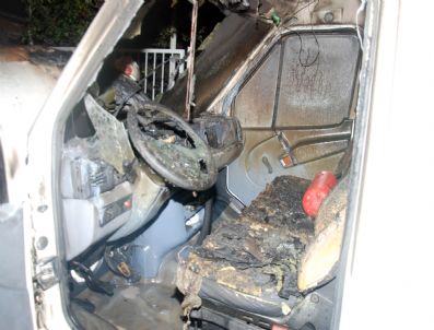 İSTIKBAL - Minibüsü Yaktılar İddiası