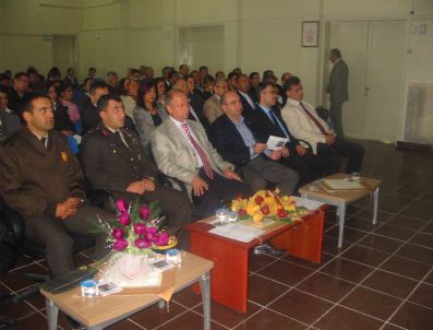 Gediz`de 52 Öğrenciye Usta Öğretici, Ustalık ve Kalfalık Belgesi Verildi