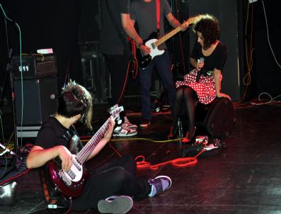 DEMİR DEMİRKAN - Grup Model`den Muhteşem Konser