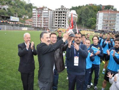 Kilimli Stadı Açıldı