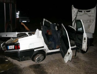 FERTEK - Niğde`de Hemzemin Geçitte Kaza: 2 Ölü, 1 Yaralı