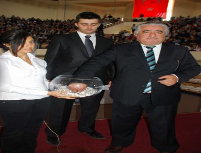 UĞUR TURAN - Toki`nin Kura Çekiminde Sevinç Gözyaşları Aktı