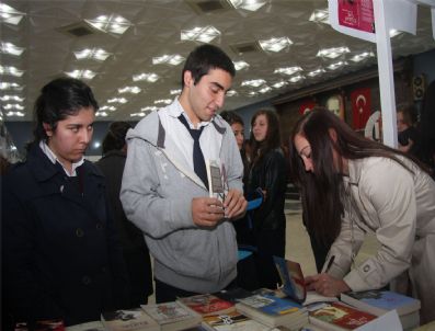 15. Kitap Fuarı Büyük İlgi Görüyor