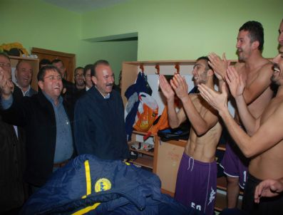 ALIKAHYA - Başkan Doğan, Maça Gitti