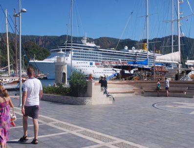 SANTORINI - Beş Yıldızlı Otel Gibi Yolcu Gemisi