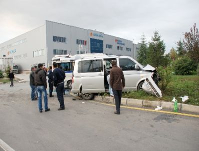 Bursa`da Kaza: 1`i Ağır 23 Yaralı