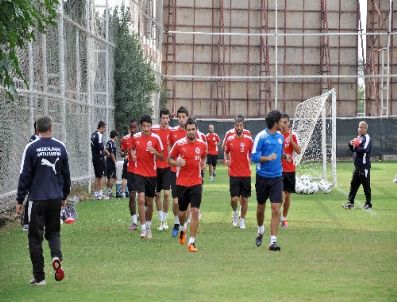 NECATİ ATEŞ - Galatasaraylı Eski Futbolcular, Sahadan 3 Puanla Ayrılacaklarına İnanıyor