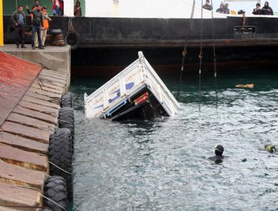 Gişelerden Giren Kamyon Denize Uçtu
