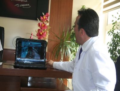 Nevşehir Devlet Hastanesi`nde Hastayı Uyutmadan Beyin Ameliyatı Yapıldı