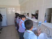 Siirt Milli Eğitim Müdürü Kızbaş, El Sabunu Dağıttı