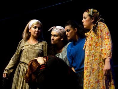 `tersine Dünya` Abt Sahnesinde