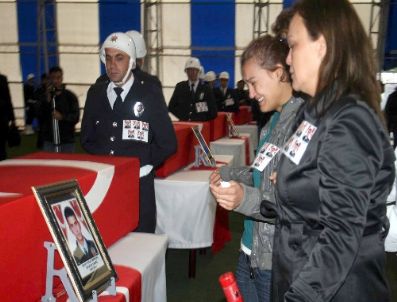 Bitlis Şehitlerini Kürtçe Ağıtlarla Uğurladı