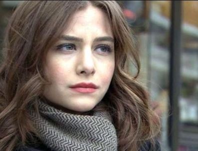 USHAN ÇAKIR - Ezgi Asaroğlu babasını kaybetti