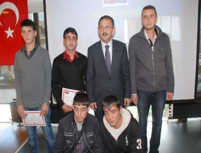 HALIL ÇOMAKTEKIN - `genç Umutlar` Sertifika Aldı