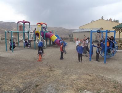ABDULLAH ATAKAN ATASOY - Köy Çocukları Oyun Parklarına Kavuştu