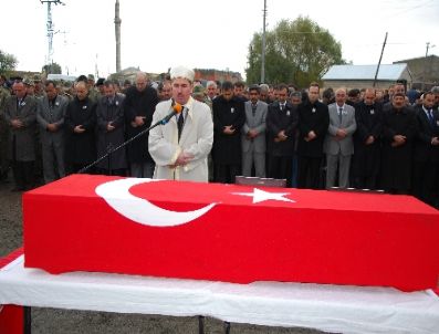 ABDULLAH EROĞLU - Şehit polis memuru kürtçe ağıtlarla toprağa verildi