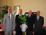 Vali, Kendisine Gönderilen Çiçekleri Projeye Destek İçin Sattı