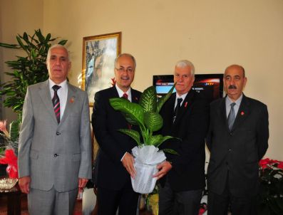 Vali, Kendisine Gönderilen Çiçekleri Projeye Destek İçin Sattı