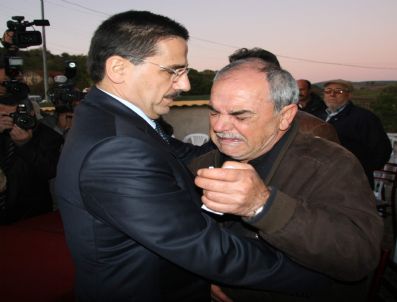 CELIL ATEŞOĞLU - Vali ve Belediye Başkanı Şehit Ailesini Ziyaret Etti