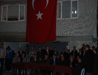 YALAKDERE - Vali ve Belediye Başkanı, Şehit Askerin Evine Taziye Ziyaretinde Bulundu