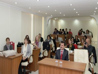 SEBAHATTIN AKKAYA - Yabancı Öğrencilerden Başkan Akkaya`ya Ziyaret