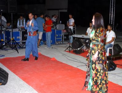 Adana`da, Pkk Gösterisine Dönüşen Konser İlgi Görmedi