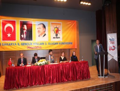Ak Parti Sakarya İl Gençlik Kolları Kongresinde Yusuf Özden Güven Tazeledi