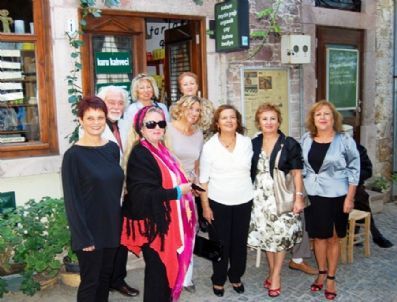 Ayvalık’ta 9 Ressamın Sergisine Büyük İlgi