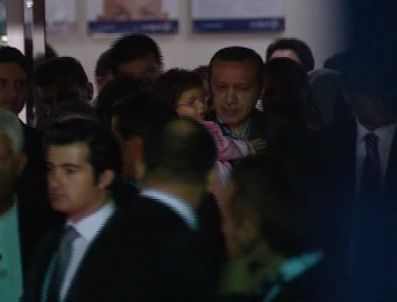 ESRA ALBAYRAK - Başbakan Erdoğan, Hasta Annesini İkinci Kez Ziyaret Etti