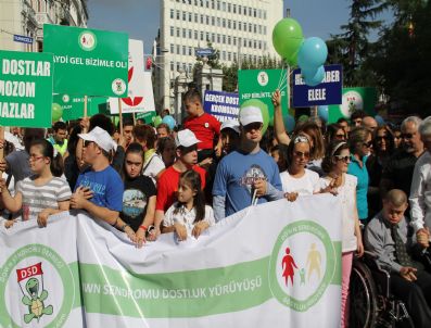 BEKİR AKSOY - Down sendromlu çocuklardan dostluk yürüyüşü