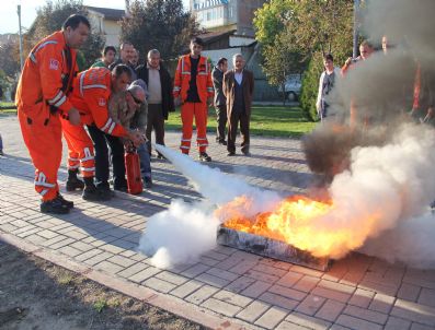 ÜMIT KORKMAZ - Görme Engellilere Yangına Müdahale Eğitimi