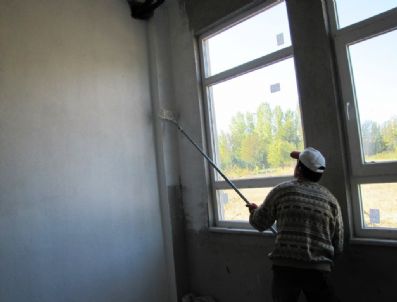 MEHMET AKBAŞ - Hisarcık Belediye Büro Destek Elemanlarından Myo’ya Boya Desteği