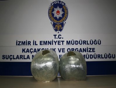 İzmir`de 32 Kilo Esrar Ele Geçirildi