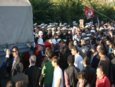 YALAKDERE - Karamürsel Şehidine Ağladı