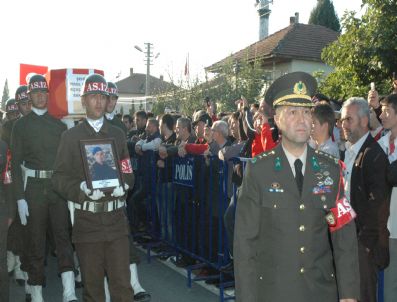 KARAKAMıŞ - Sakaryalı Şehit Piyade Çavuş Gözyaşları Arasında Toprağa Verildi