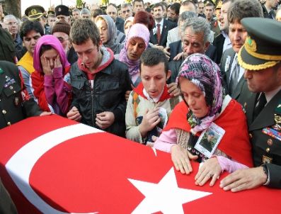 AYHAN SEFER ÜSTÜN - Şehit Elmas, son yolculuğuna uğurlandı