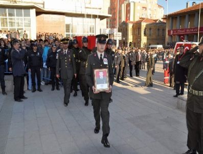 Şehit Üsteğmeni Memleketi Yozgat’ta 10 Bin Kişi Uğurladı