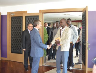 UGANDA - Somali ve Yemenli Öğrenciler, Başkan Tahmazoğlu`nu Ziyaret Etti